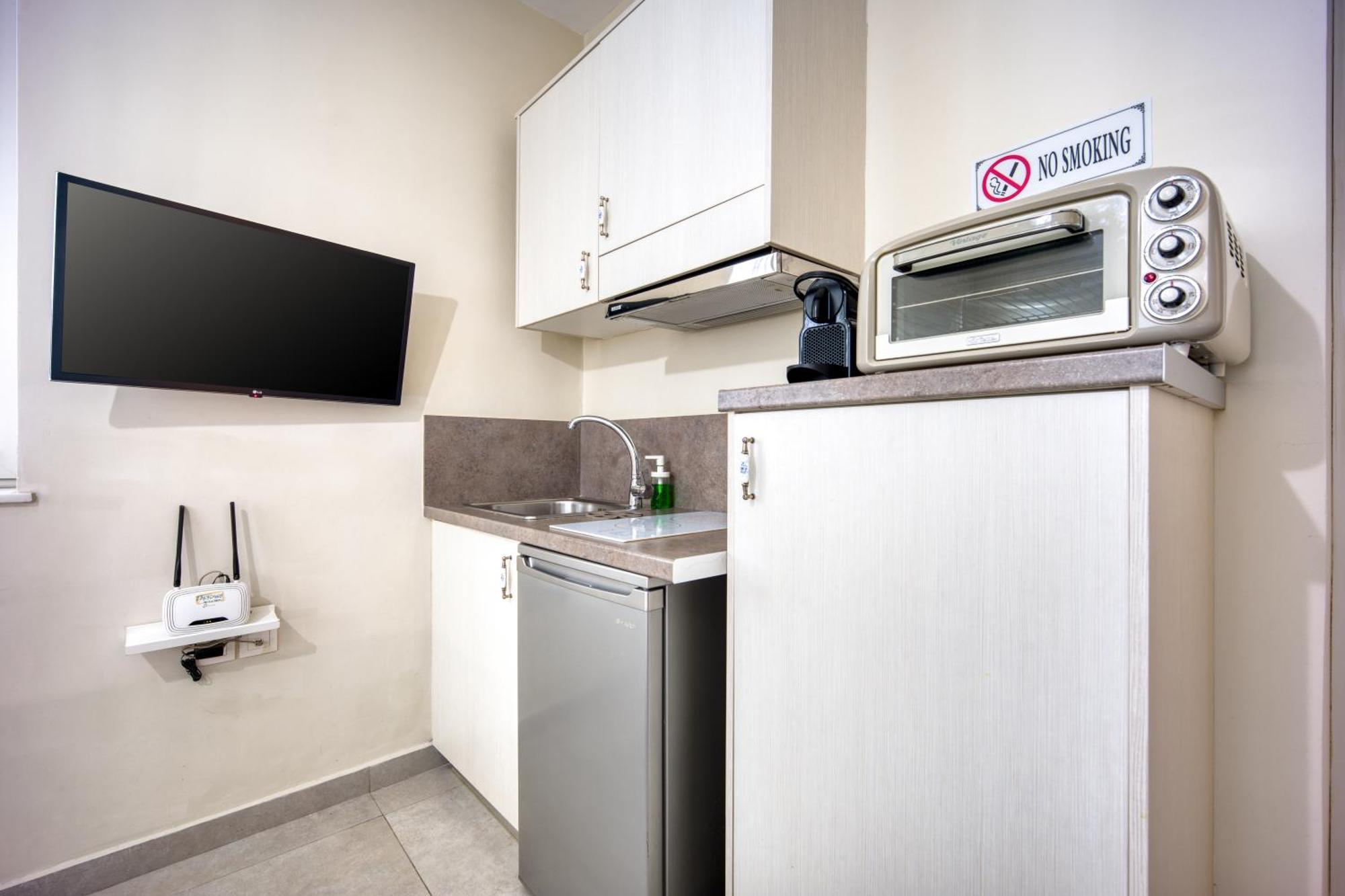 Bentzi...Boutique Apartment 1, Classic Double With Kitchenette, 2 Guests Athena Bagian luar foto