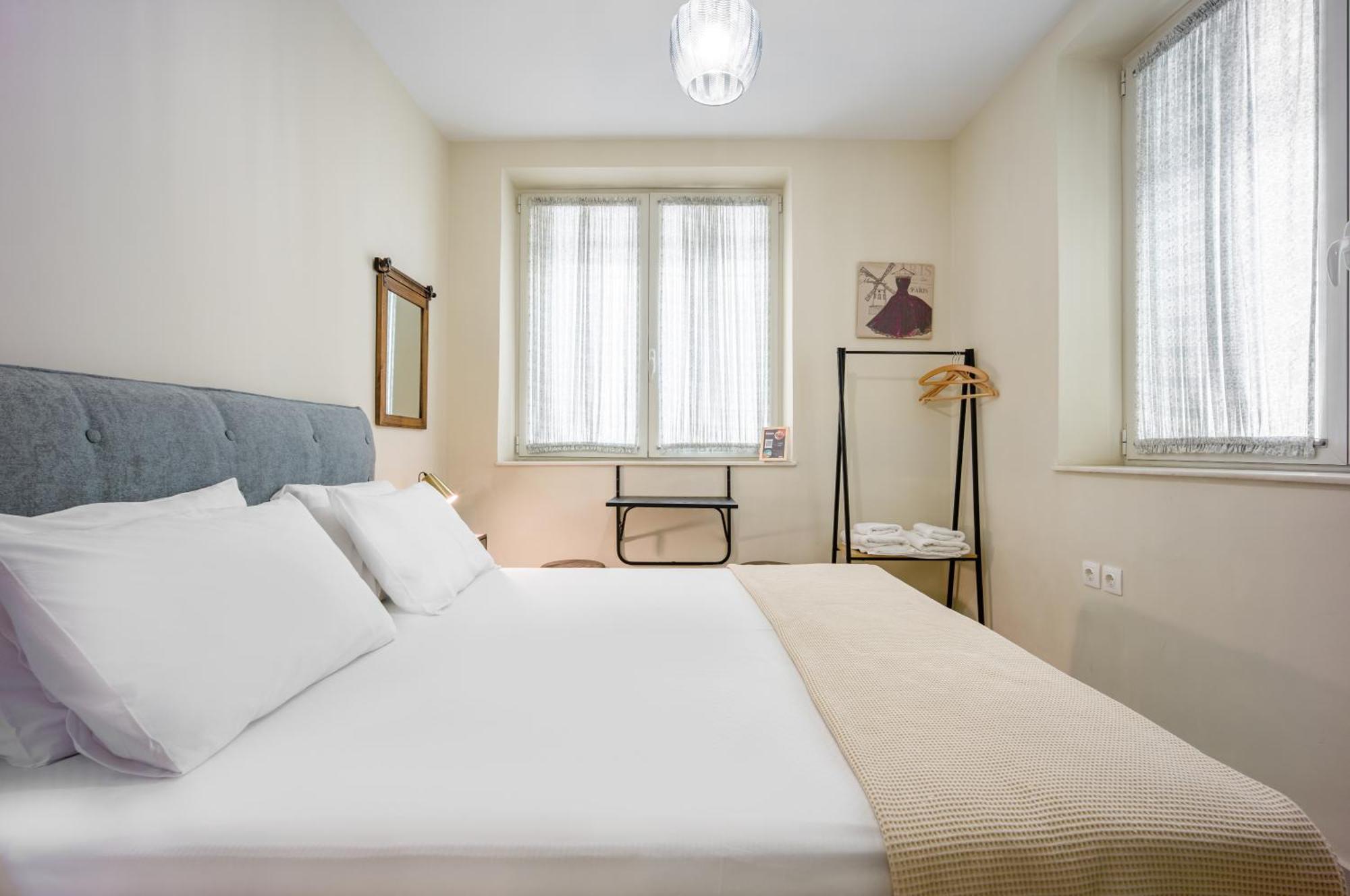 Bentzi...Boutique Apartment 1, Classic Double With Kitchenette, 2 Guests Athena Bagian luar foto